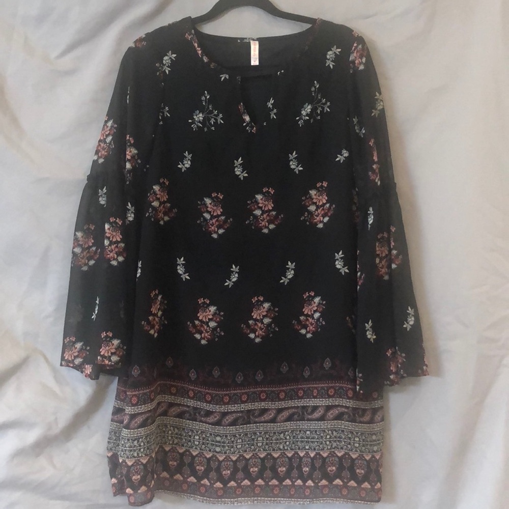 Black floral dress sheer+lined w/bell-sleeves: EUC
